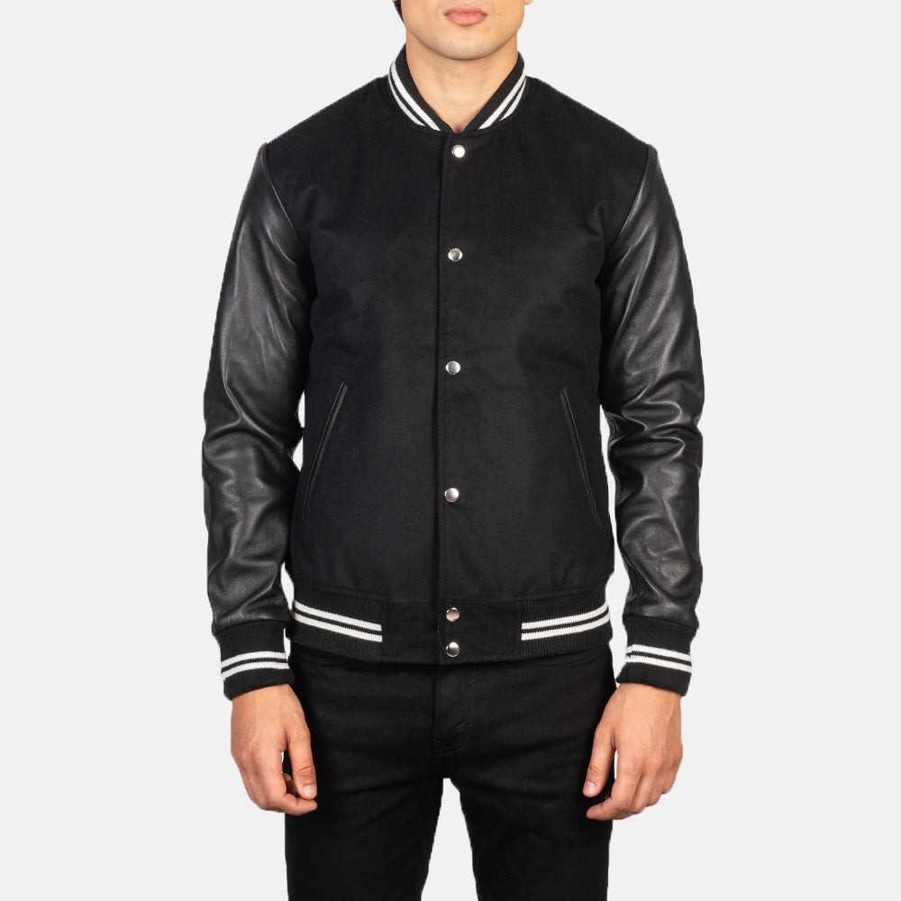 
Detailansicht of Varsity & Snap Buttons Hardware on Vaxton Schwarz Striped Hybrid Varsity Lederjacke für Herren