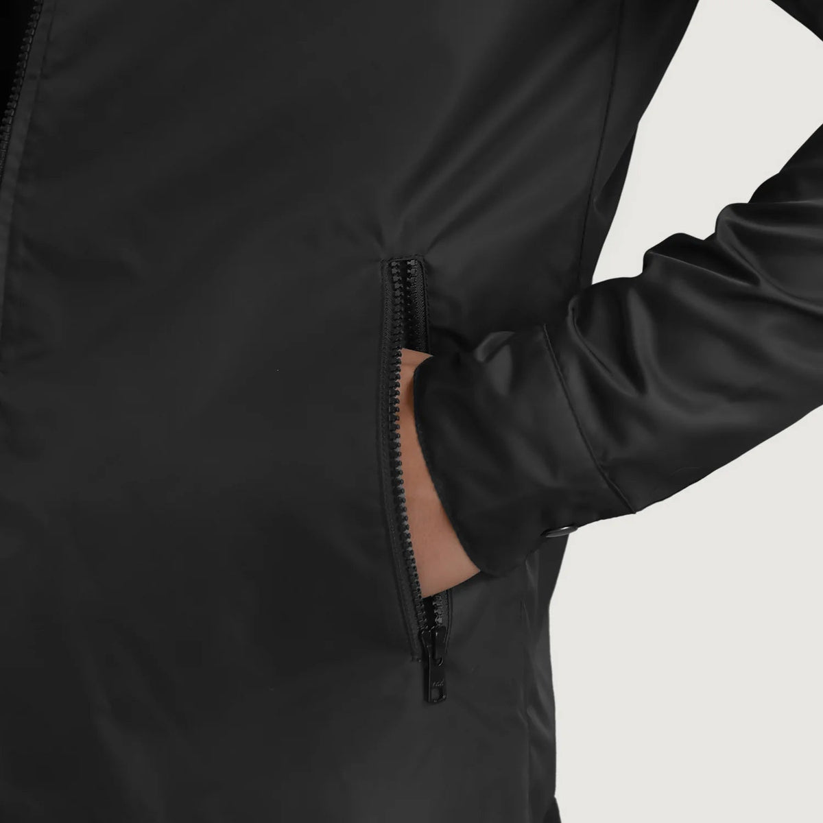 
Innenansicht Showing Quilted Viscose Lining & Zwei funktionale Innentaschen