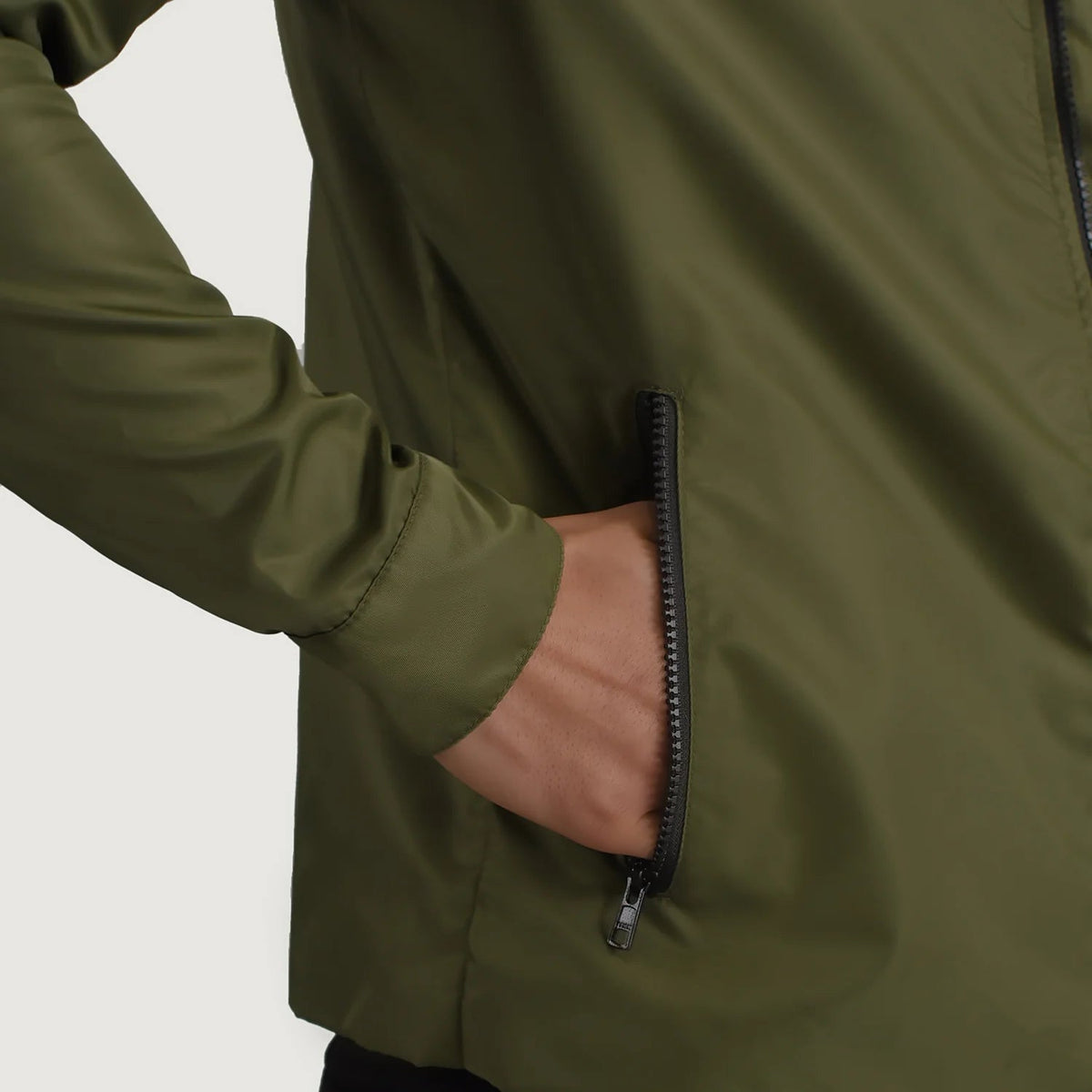 
Innenansicht Showing Quilted Viscose Lining & Zwei funktionale Innentaschen