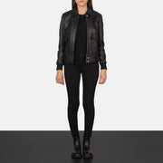 Women's Westa A-2 Black Leather Bomber Jacket - Seitenansicht mit ergonomischem Ärmelschnitt