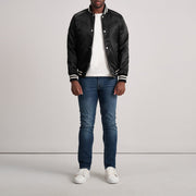 Detailansicht of Varsity &amp; Button Hardware on Xander Schwarz Varsity Lederjacke für Herren
