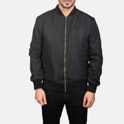 Detailansicht of Varsity &amp; Zipper Hardware on Men's Zack Schwarz Leder-Bomberjacke für Herren