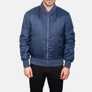 Detailansicht of Varsity &amp; Zipper Hardware on Men's Zack Blau Leder-Bomberjacke für Herren