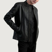 Zen Schwarz Leder-Bikerjacke für Herren - Seitenansicht mit ergonomischem Ärmelschnitt